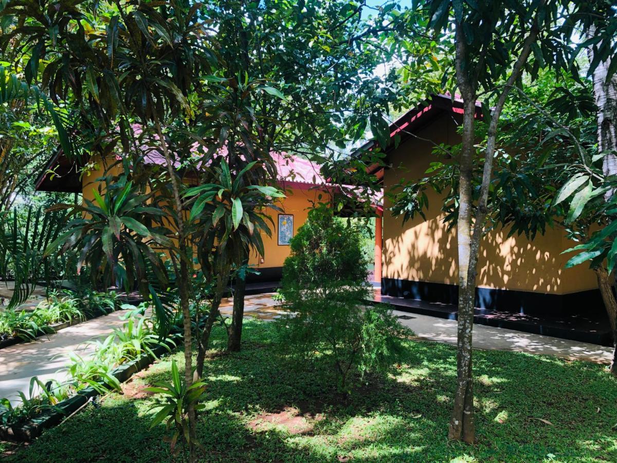 Richards Cabanas Tissamaharama Extérieur photo